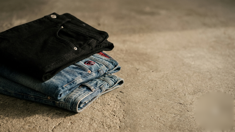 B — Jeans